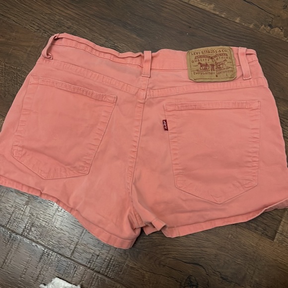 Levi’s shorts - Picture 2 of 2